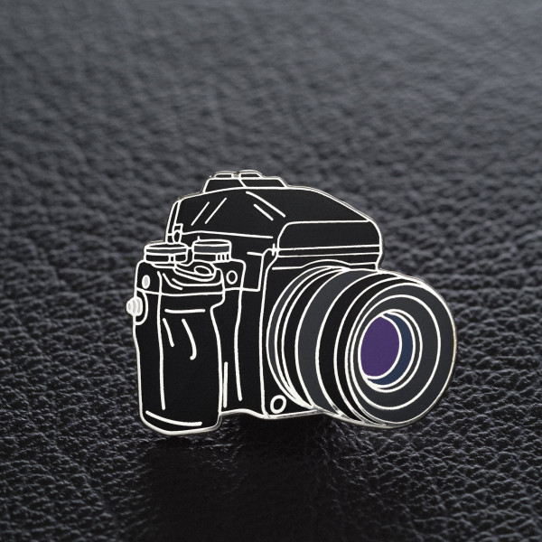PINS CAMERA 645